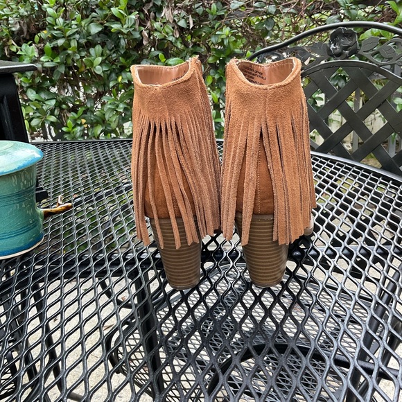Earthy Fringy Brown Suede Boots! - Picture 8 of 16